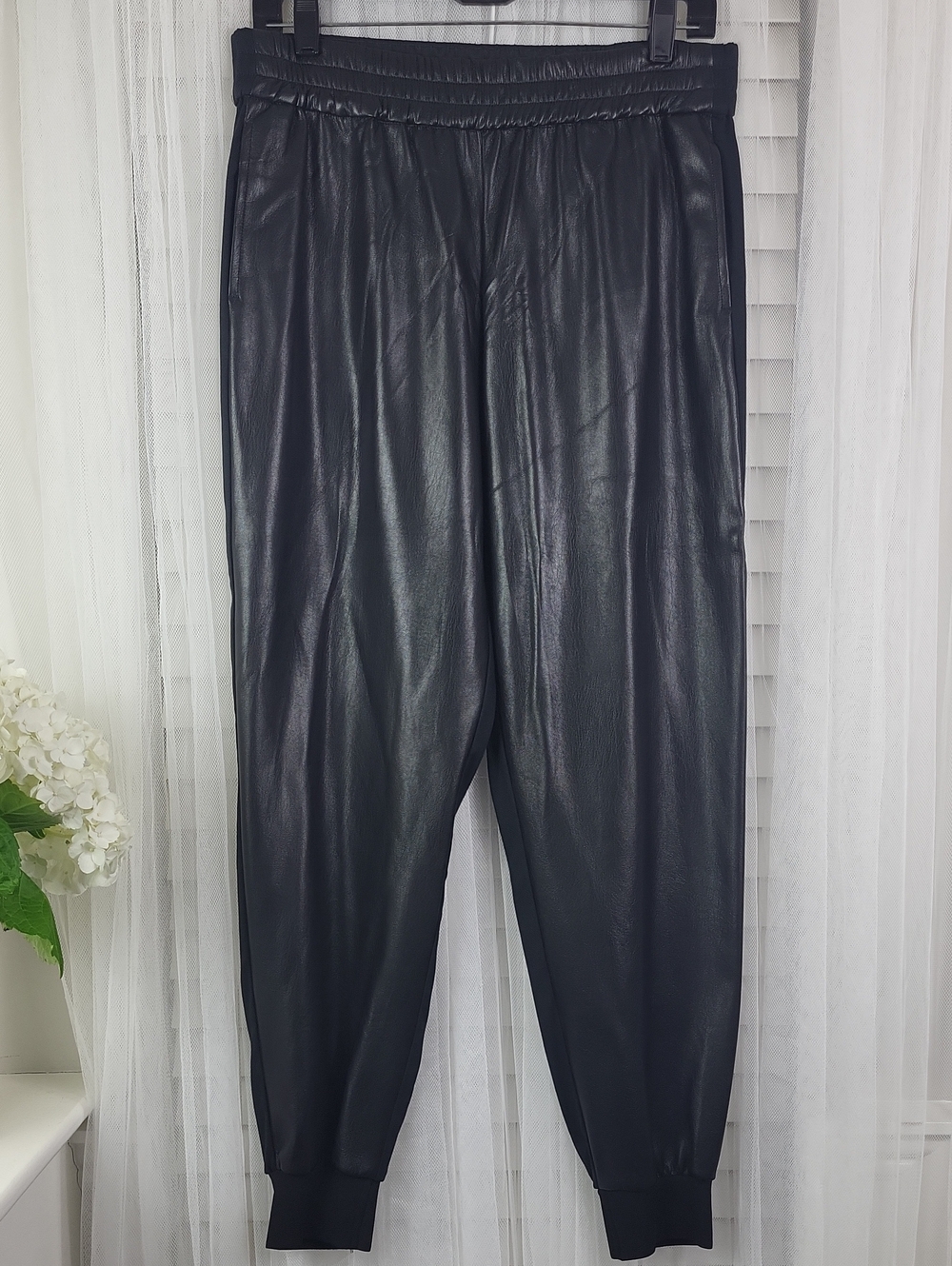 Alice‎ + Olivia Black Faux Leather Combo Joggers. Size M